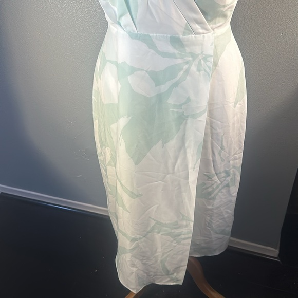 New. 3/4 long mint and white dress.. size 10 - Picture 3 of 7